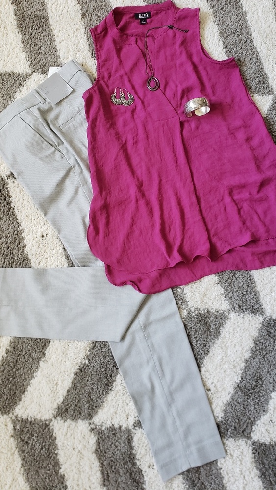 XS Sleeveless Magenta blouse (Bundle 2 for $15)